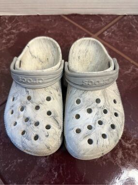 Crocs Kids Classic Marbled Clog Grey Swirl Black White C12